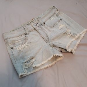 Distressed frayed jean shorts